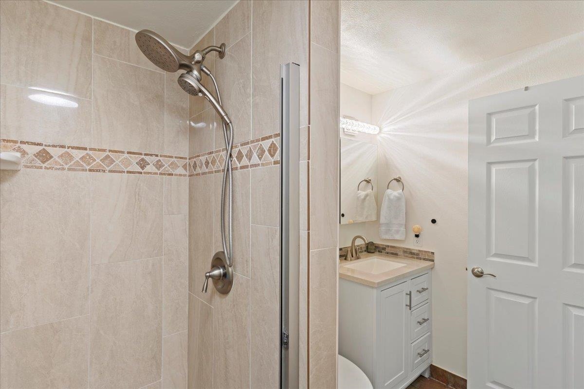2747 South Kihei Road, Unit E104 Kihei, HI 96753 - Photo 22 of 49 a bathroom with a shower