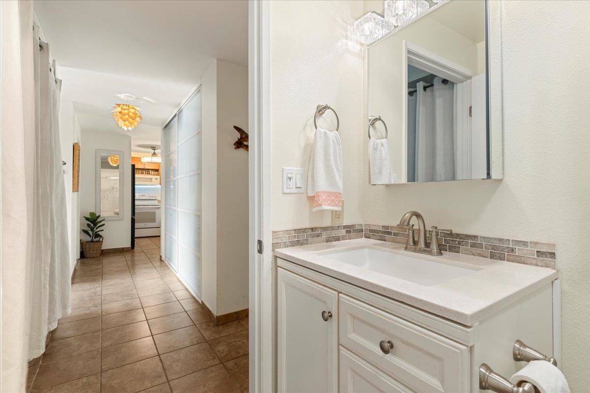 2747 South Kihei Road, Unit E104 Kihei, HI 96753 - Photo 28 of 49 a bathroom with a sink and a mirror