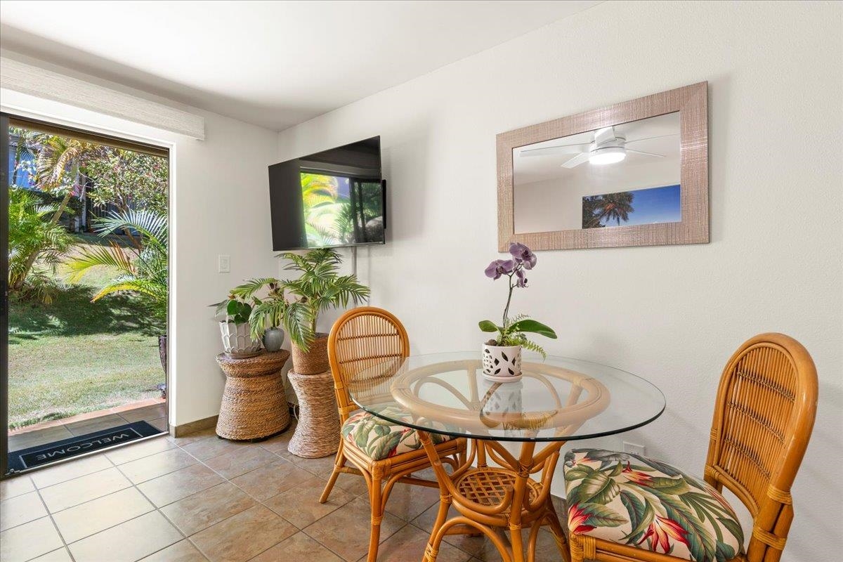 2747 South Kihei Road, Unit E104 Kihei, HI 96753 - Photo 37 of 49 a table and chairs in a room