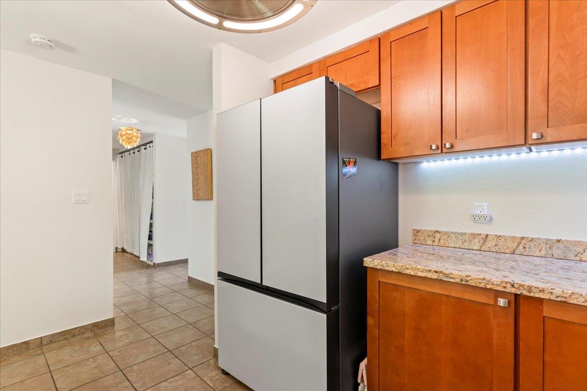 2747 South Kihei Road, Unit E104 Kihei, HI 96753 - Photo 43 of 49 a kitchen with a refrigerator and microwave