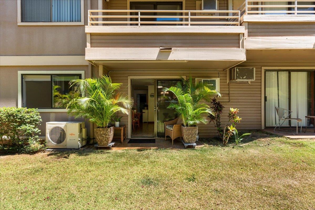 2747 South Kihei Road, Unit E104 Kihei, HI 96753 - Photo 44 of 49 a potted plant sitting in front of a house