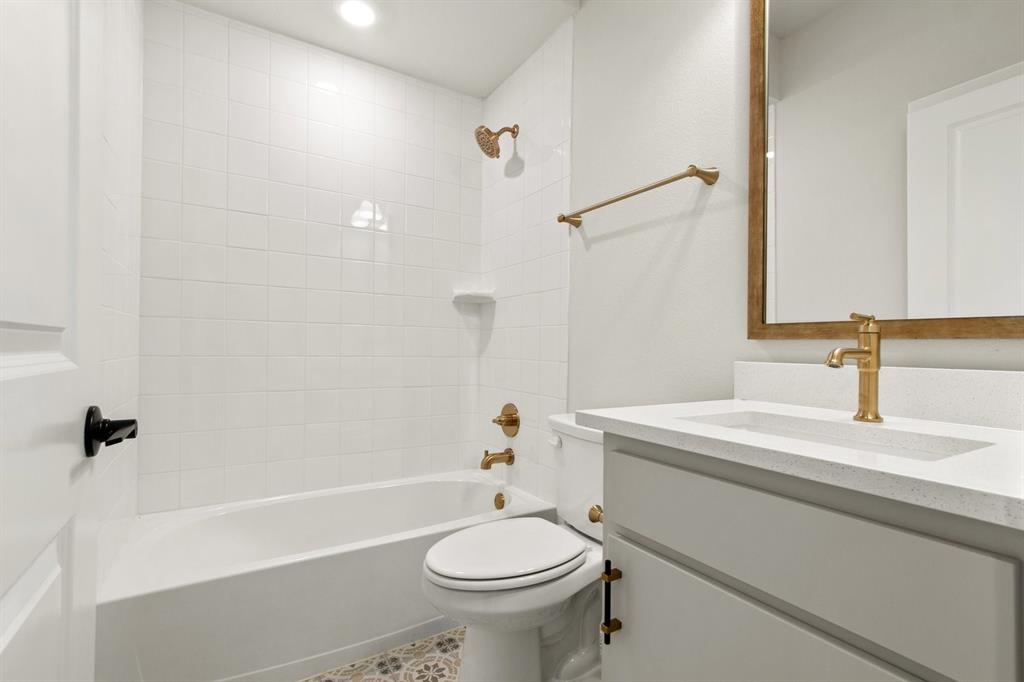 8509 Del Rio Trail Wylie, TX 75098 - Photo 19 of 26 023-8509DelRioTrail-Rowlett-TX-75089-Bathroom2.jpg-SMALL