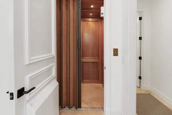 $6,450,000 | 11513 Green Bayberry Drive, Palm Beach Gardens, FL 33418