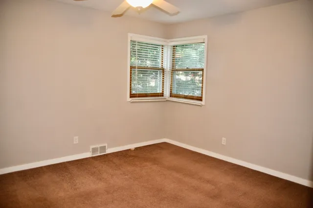 $2,400 | 110 West 12th Avenue, Naperville, IL 60563