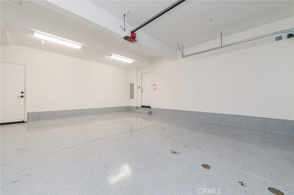 103 Tidal Irvine, CA 92620 - Photo 25 of 25 an empty room with a empty space