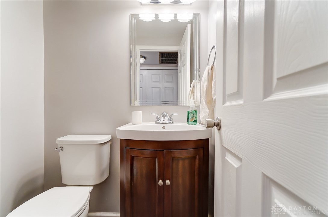 5576 Longford Road Dayton, OH 45424 - Photo 15 of 36