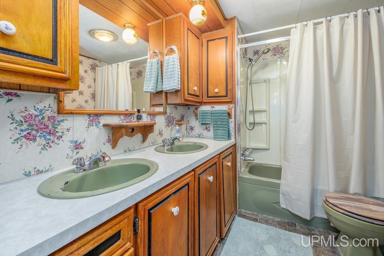 3691 K Road Bark River, MI 49807 - Photo 19 of 36 Gallery Image 19
