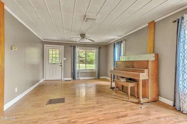 $10,000 | 1403 Bristol Caverns Highway, Bristol, TN 37620