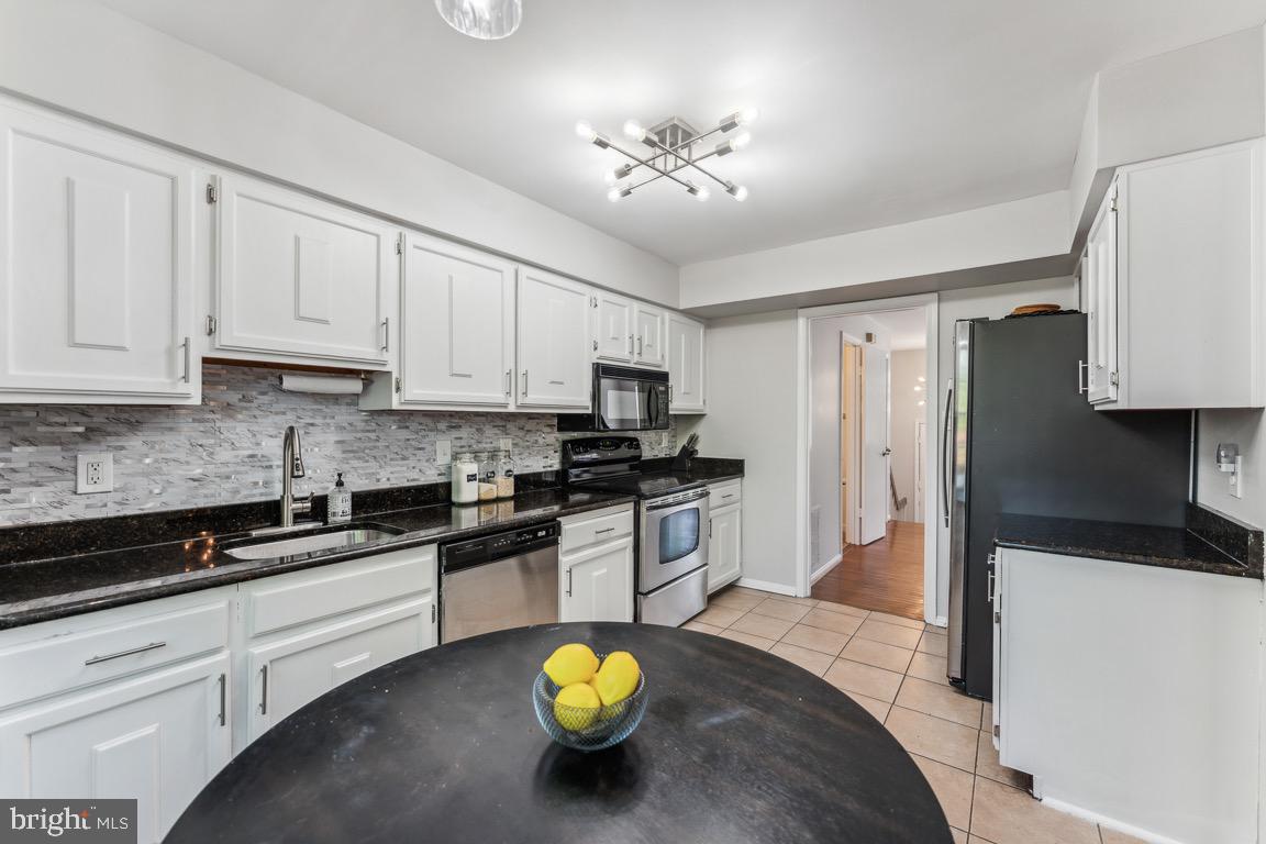 1903 Brightleaf Court Silver Spring, MD 20902 - Photo 8 of 26 Gallery Image 8