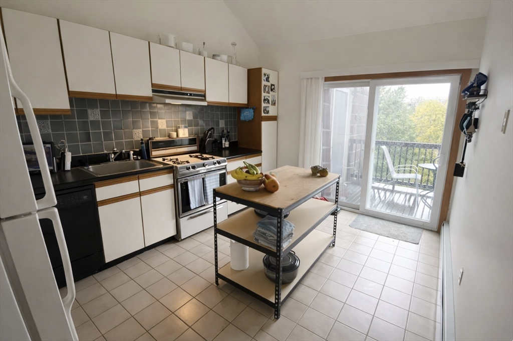 30 Newbern Street, Unit 3 Boston, MA 02130 - Photo 4 of 10