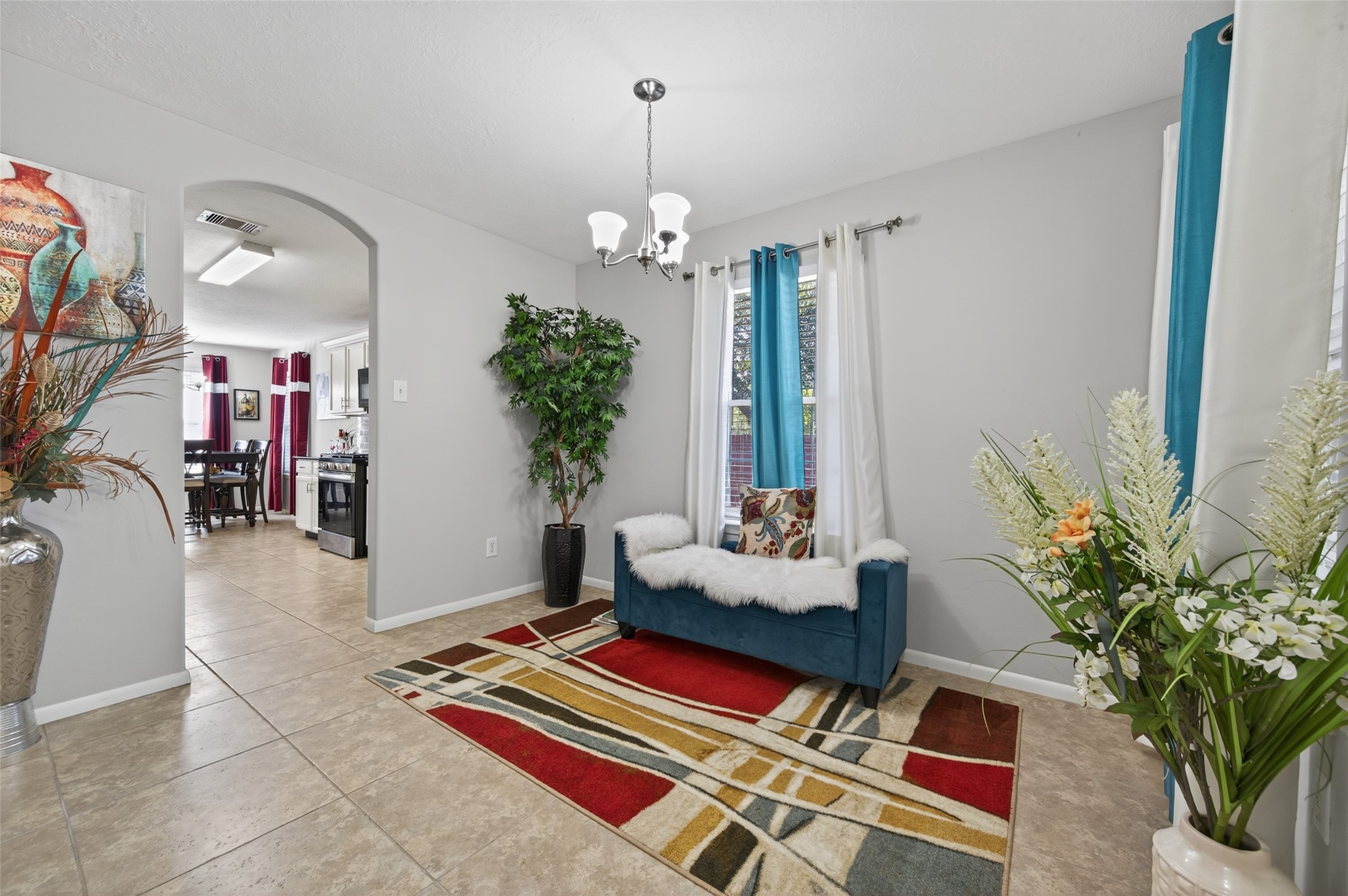 19655 Perth Meadows Court Katy, TX 77449 - Photo 11 of 44 a living room with patio furniture and a potted plant
