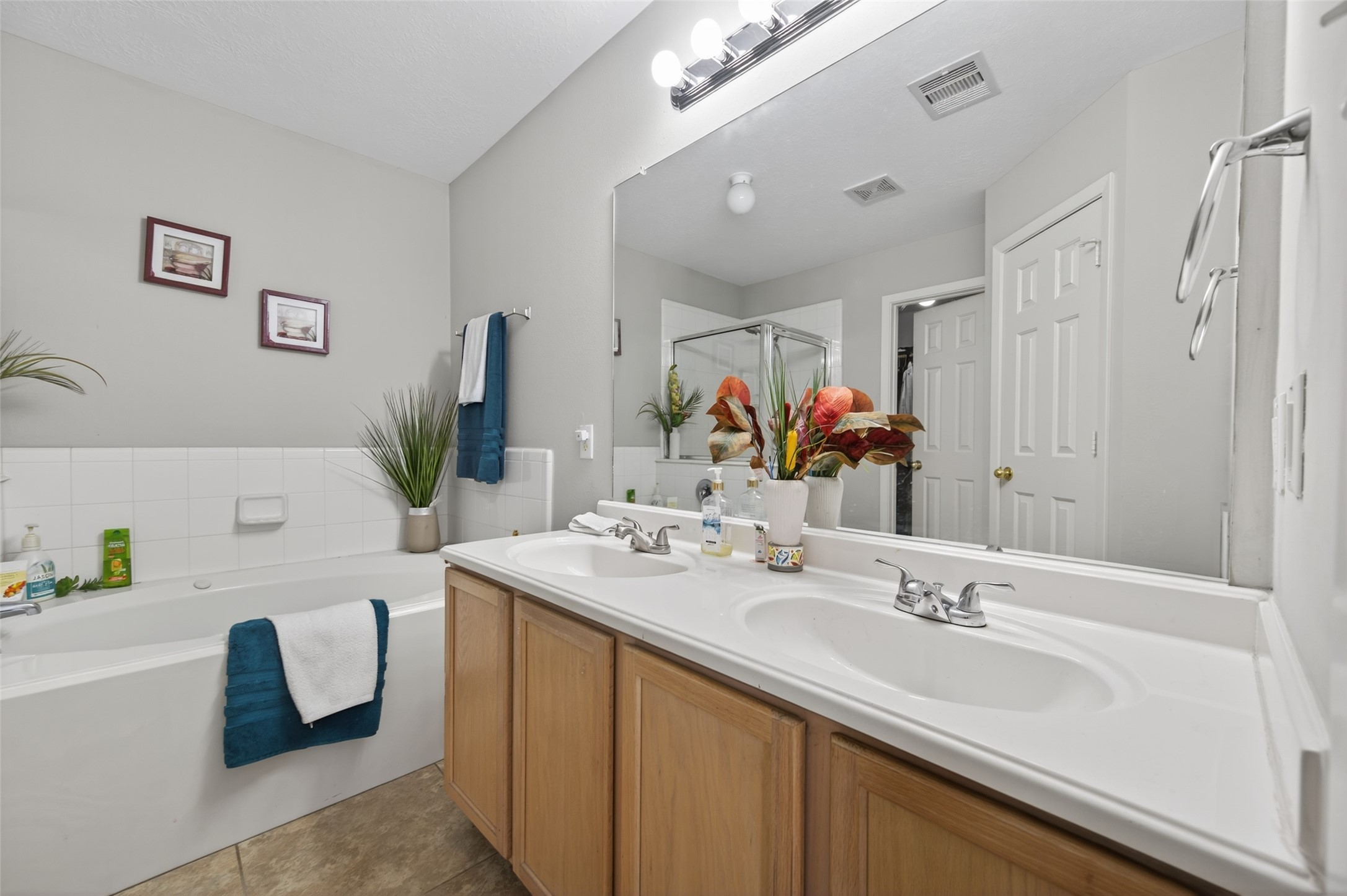 19655 Perth Meadows Court Katy, TX 77449 - Photo 36 of 44 a bathroom with a tub sink and mirror