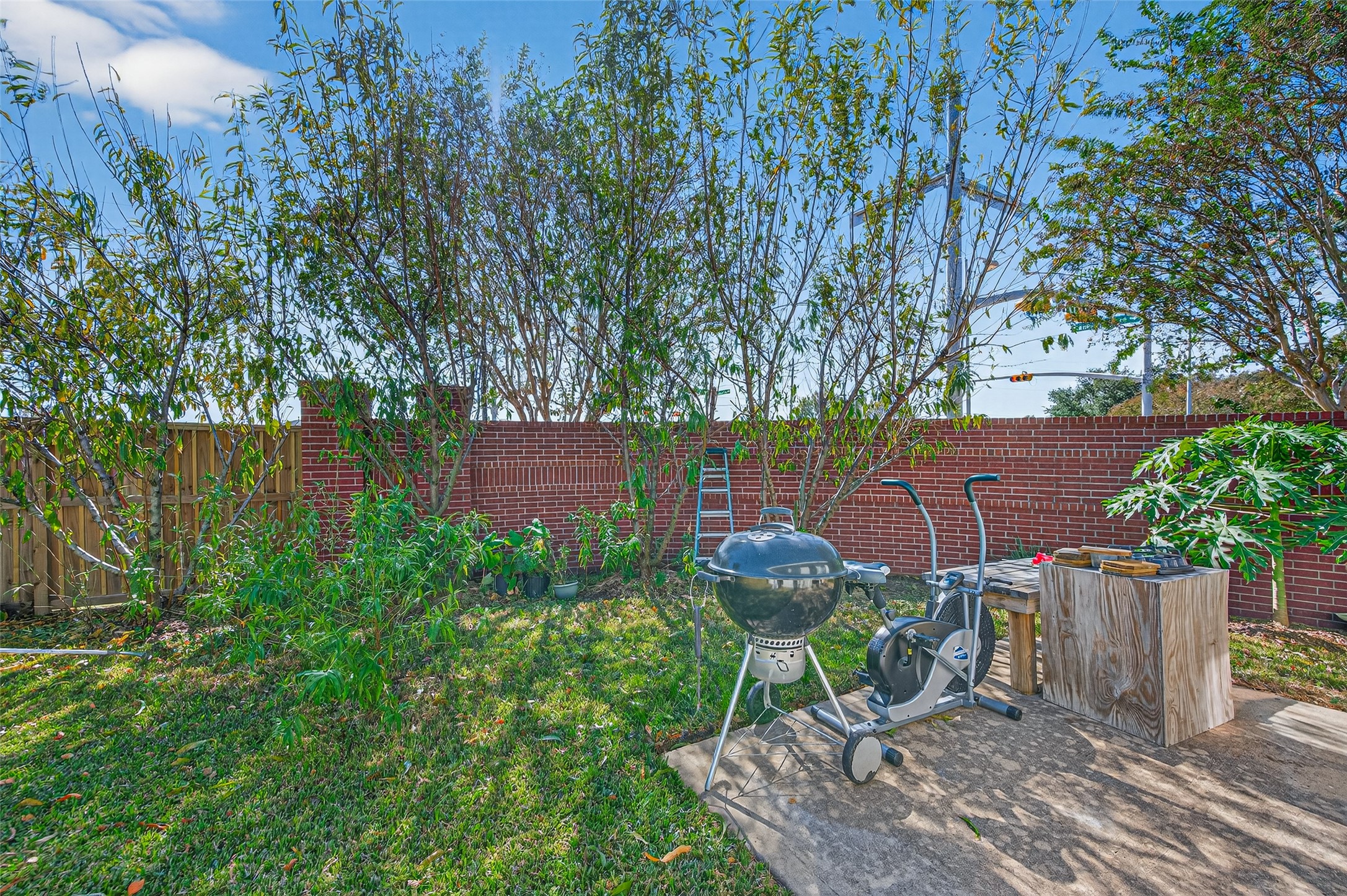 19655 Perth Meadows Court Katy, TX 77449 - Photo 41 of 44 a view of a backyard with sitting area