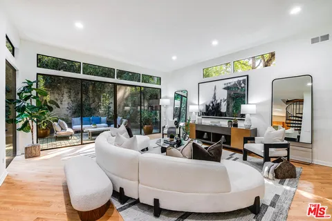 $2,399,000 | 9953 Westwanda Drive, Beverly Hills, CA 90210