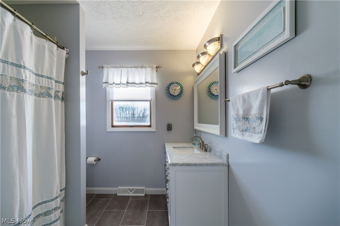 12712 Darrow Road Vermilion, OH 44089 - Photo 21 of 34