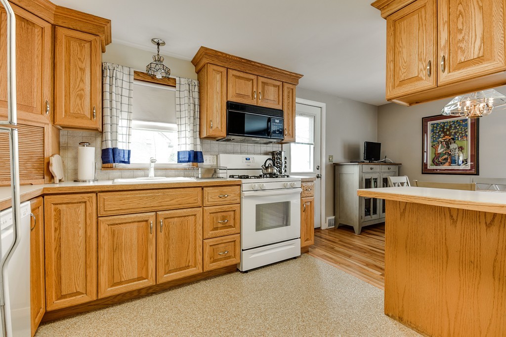 16 Dunster Road Framingham, MA 01702 - Photo 17 of 30 Gallery Image 17