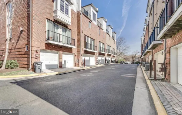 $3,599 | 3124 Blue Barn Way, Fairfax, VA 22031