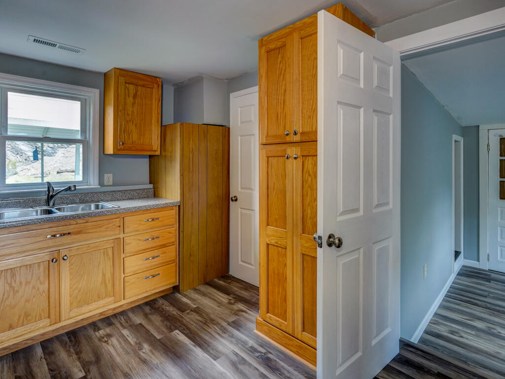 679 Piney Flats Road Piney Flats, TN 37686 - Photo 14 of 25 B5FCA3FA-CCEF-4FB0-A4B8-93AAC80726B8