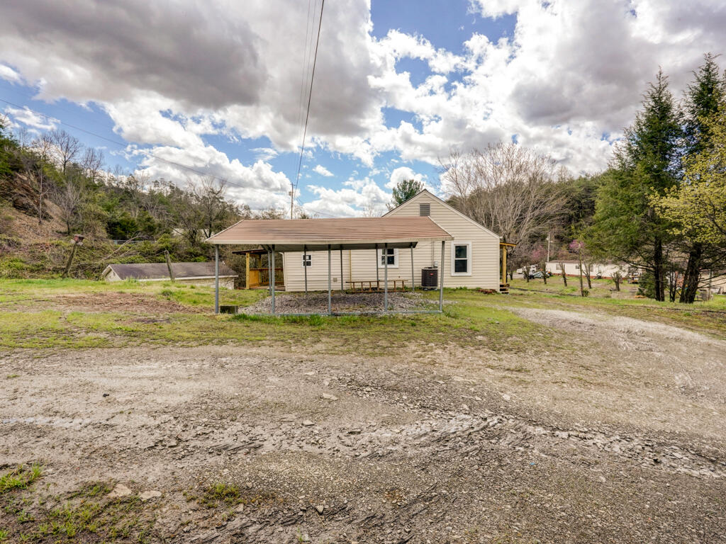 679 Piney Flats Road Piney Flats, TN 37686 - Photo 2 of 25 98BED0C5-129A-4AA6-9BE3-A921CAB06C19