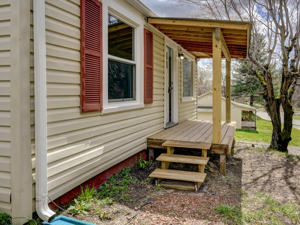 679 Piney Flats Road Piney Flats, TN 37686 - Photo 4 of 25 96824D10-AC50-4DEE-88BB-8B28FF72F5B7