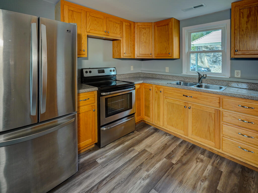 679 Piney Flats Road Piney Flats, TN 37686 - Photo 10 of 25 F2763772-A8DF-411D-B6DC-AC73FD0152DE