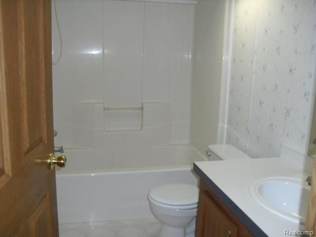 35605 Pratt Road Memphis, MI 48041 - Photo 22 of 33 2ND FULL BATH