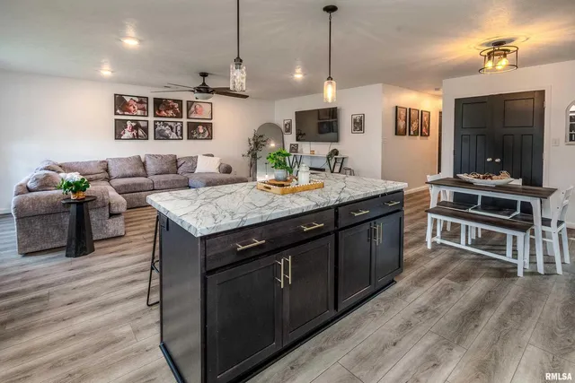 $229,900 | 306 Pennsylvania Avenue, Carterville, IL 62918