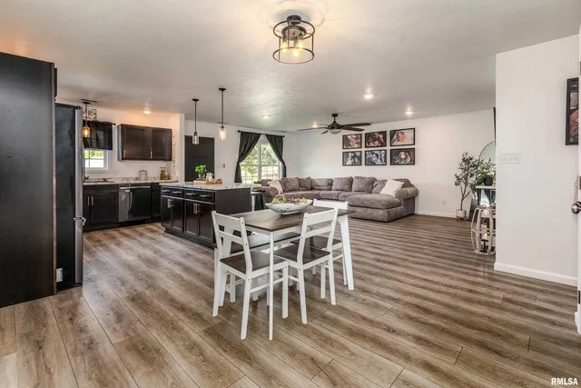 $229,900 | 306 Pennsylvania Avenue, Carterville, IL 62918