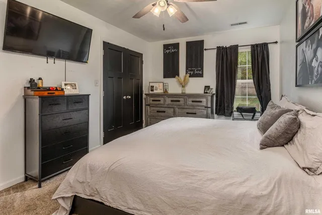 $229,900 | 306 Pennsylvania Avenue, Carterville, IL 62918