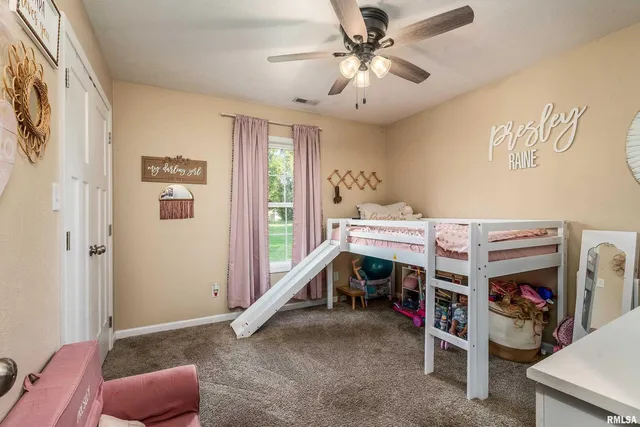 $229,900 | 306 Pennsylvania Avenue, Carterville, IL 62918