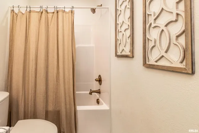 $229,900 | 306 Pennsylvania Avenue, Carterville, IL 62918