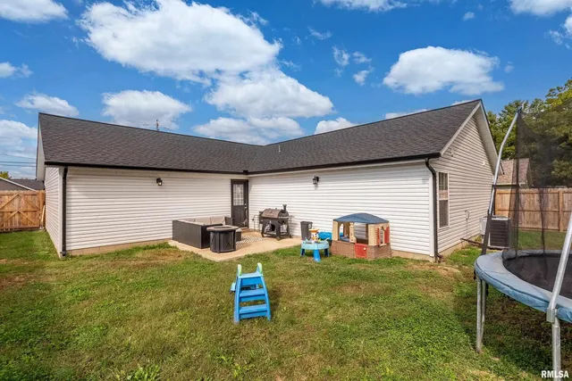 $229,900 | 306 Pennsylvania Avenue, Carterville, IL 62918