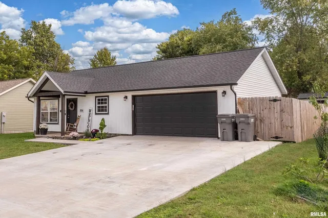 $229,900 | 306 Pennsylvania Avenue, Carterville, IL 62918