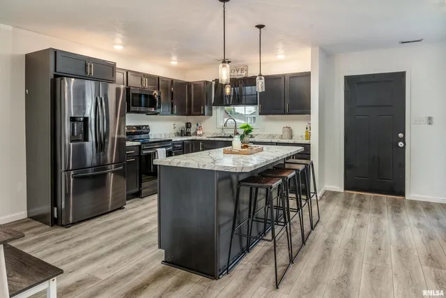 $229,900 | 306 Pennsylvania Avenue, Carterville, IL 62918