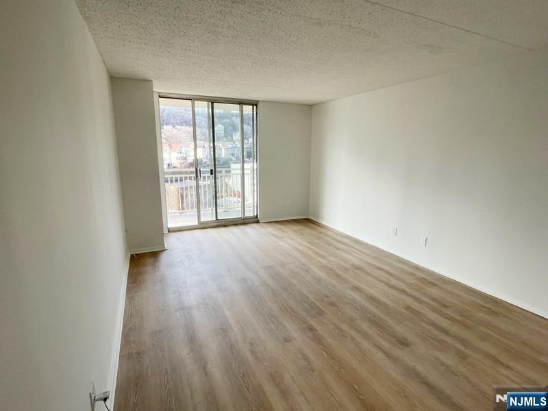 1055 River Road, Unit 1004 Edgewater, NJ 07020 - Photo 12 of 24