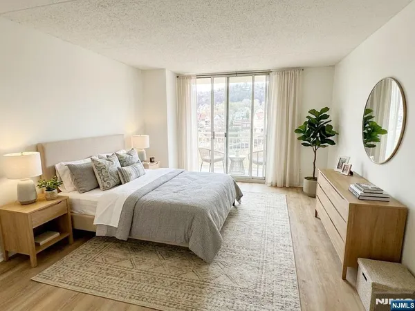 $3,000 | 1055 River Road, Unit 1004, Edgewater, NJ 07020