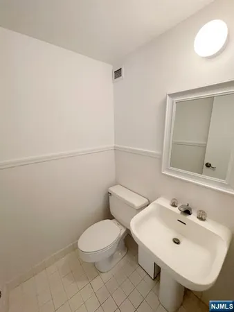 $3,000 | 1055 River Road, Unit 1004, Edgewater, NJ 07020