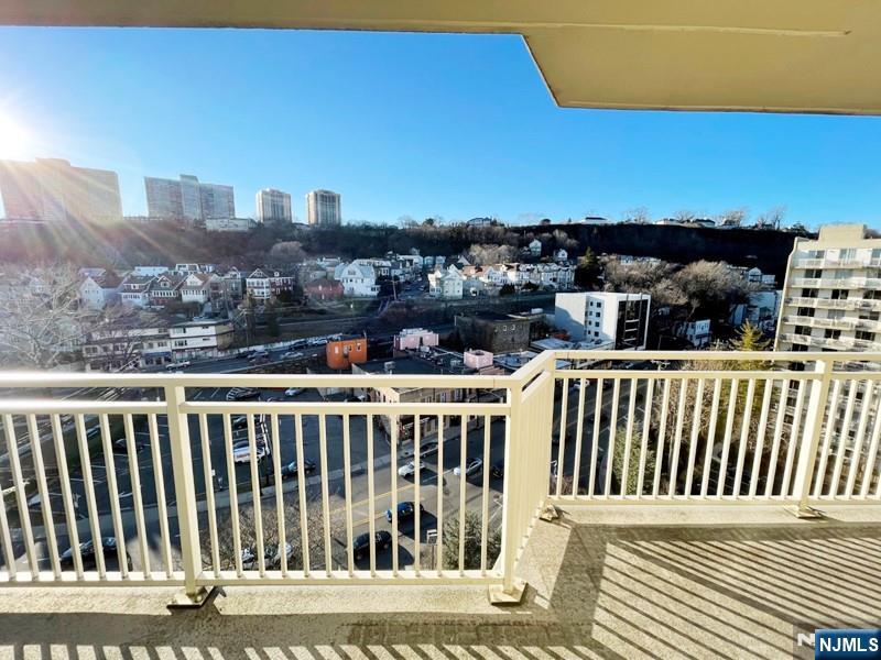 1055 River Road, Unit 1004 Edgewater, NJ 07020 - Photo 18 of 24