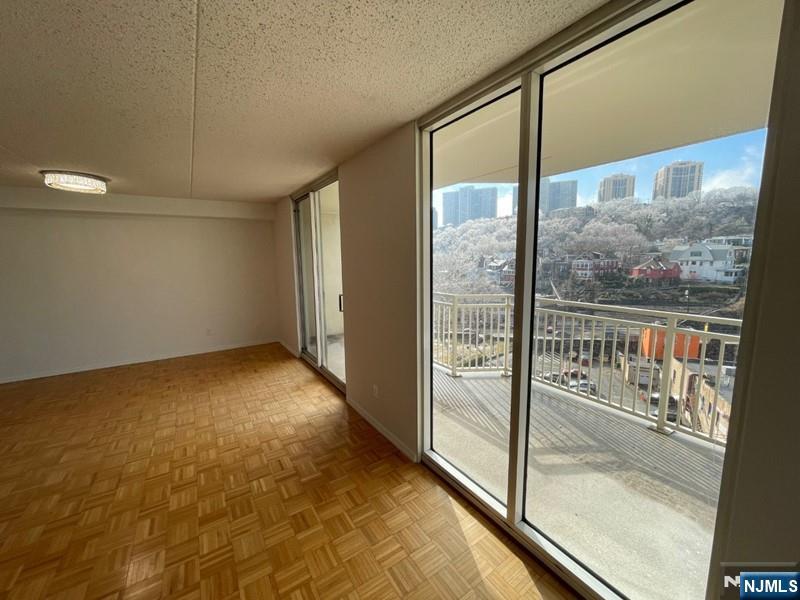 1055 River Road, Unit 1004 Edgewater, NJ 07020 - Photo 21 of 24