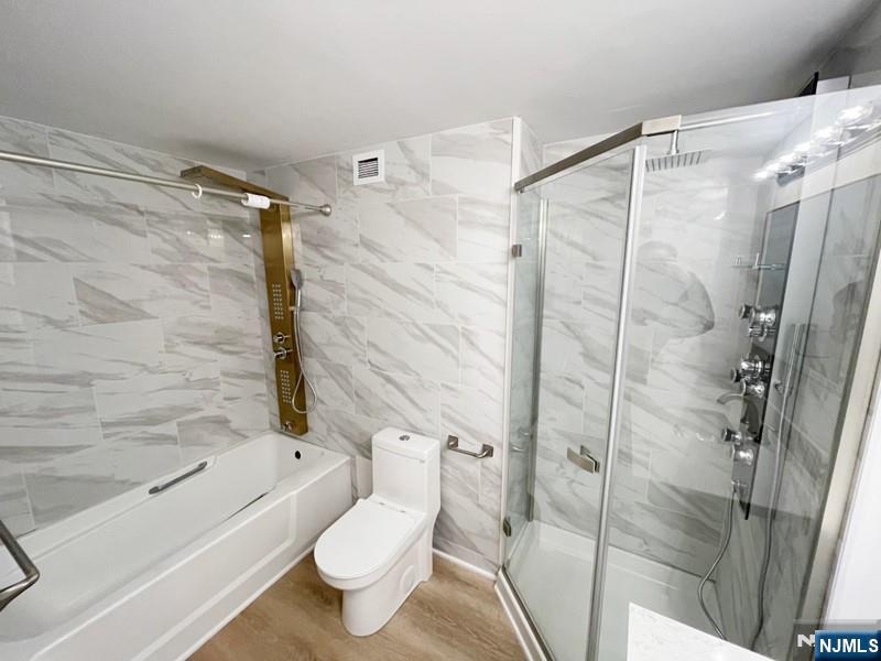 1055 River Road, Unit 1004 Edgewater, NJ 07020 - Photo 4 of 24