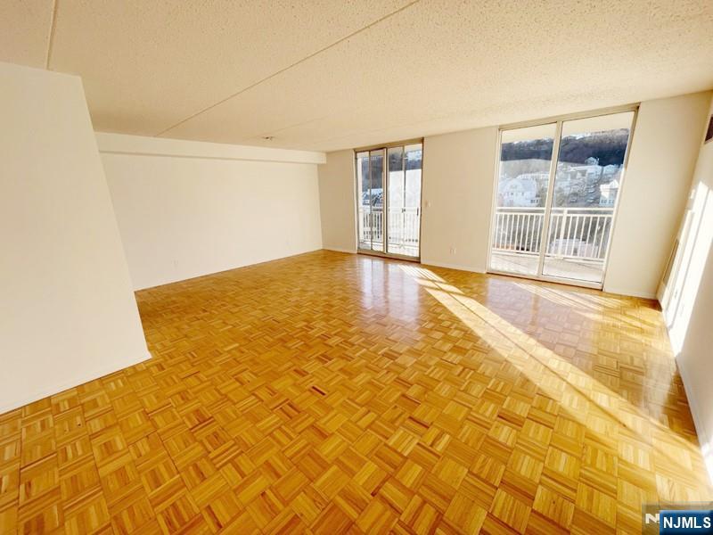 1055 River Road, Unit 1004 Edgewater, NJ 07020 - Photo 9 of 24