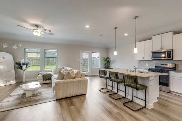 $2,400 | 1318 Cascade Hls Drive, Rosharon, TX 77583