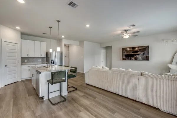 $2,400 | 1318 Cascade Hls Drive, Rosharon, TX 77583