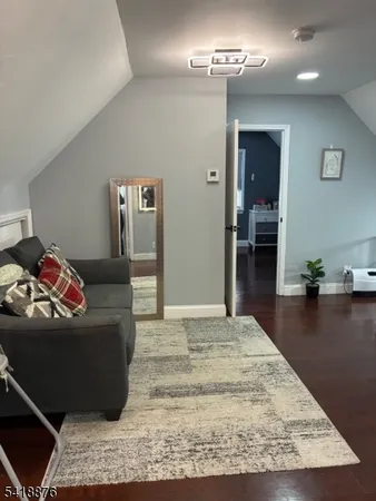 $1,700 | 925 South Street, Elizabeth, NJ 07202