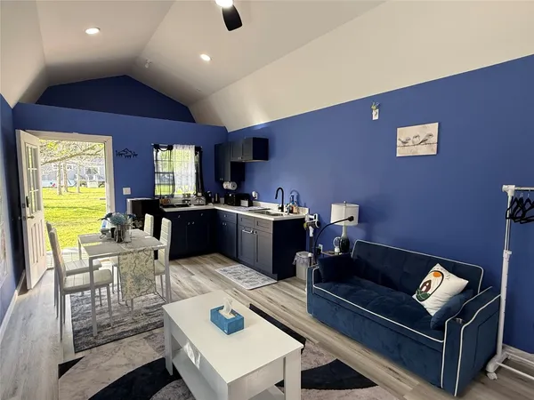 $1,750 | 13298 County Road 190, Unit BLUEBRD, Alvin, TX 77511