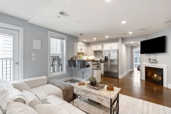 $4,850 | 12 Mohawk Street, Unit 9, Boston, MA 02127