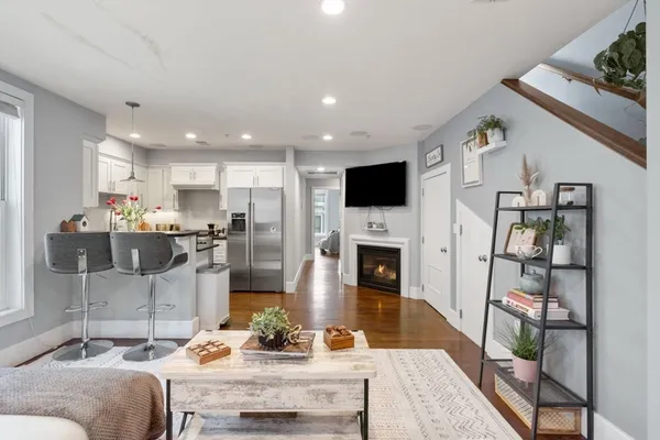 $4,850 | 12 Mohawk Street, Unit 9, Boston, MA 02127