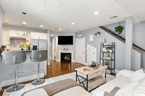 $4,850 | 12 Mohawk Street, Unit 9, Boston, MA 02127