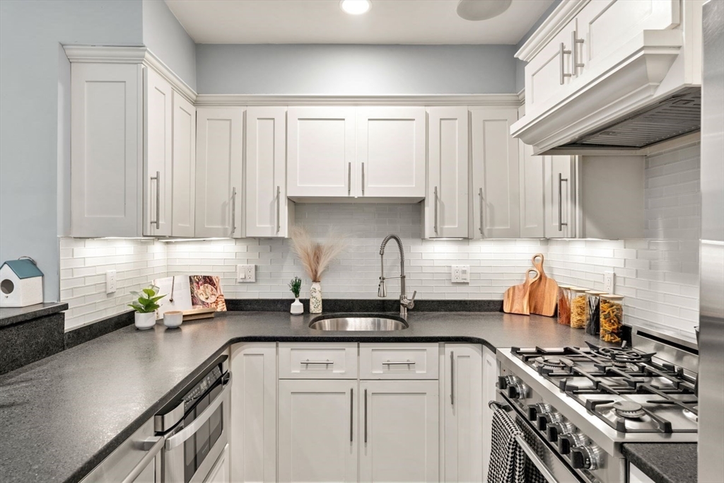 12 Mohawk Street, Unit 9 Boston, MA 02127 - Photo 4 of 35