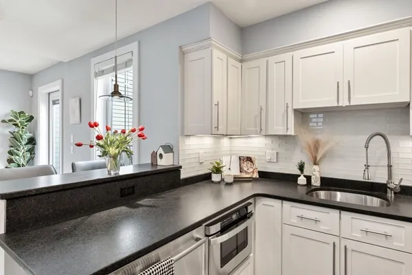 $4,850 | 12 Mohawk Street, Unit 9, Boston, MA 02127